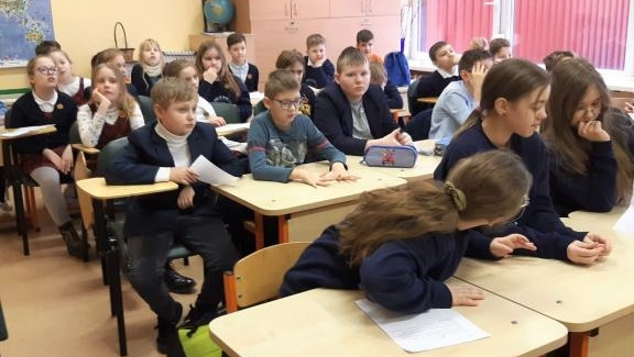 3a ir 4d klasėse vyko bendradarbiavimo pamoka skirta Vasario 16 d. paminėti. 