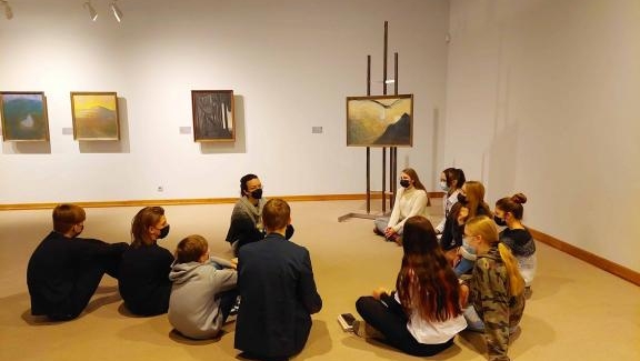 Mokiniai lankėsi Nacionaliniame M. K. Čiurlionio dailės muziejuje ir dalyvavo įtraukiančiose edukacinėse veiklose