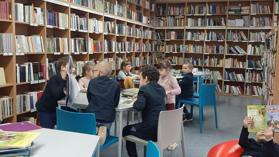 1D klasės mokiniai lankėsi mokyklos bibliotekoje