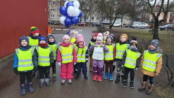  Ikimokyklinių ir priešmokyklinių grupių ugdytiniai dalyvavo dantų valymo akcijoje „Kauno vaikai šypsosi“
