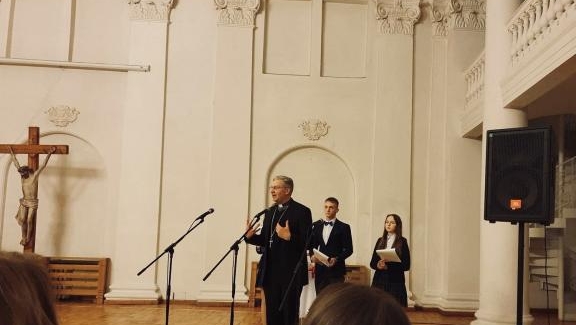 Kauno miesto katalikiškų ugdymo įstaigų mokiniai susirinko į kalėdinių vokalinių kūrinių festivalį ,,Danguje spindės žvaigždė