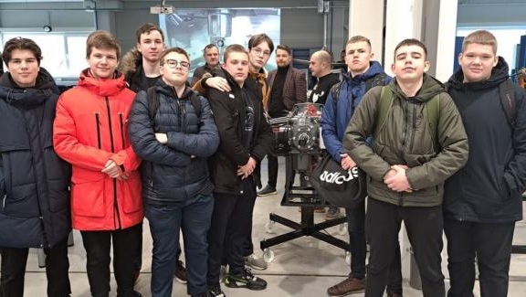 Aštuntų klasių mokiniai vyko į atvirų durų dienos renginį Kauno technologijų mokymo centre – orlaivių bazėje