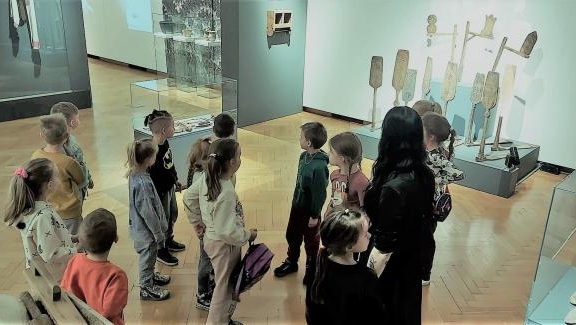 Priešmokyklinės grupės ,,Žiniukai'' ugdytiniai dalyvavo Nacionalinio K. M. Čiurlionio dailės muziejaus organizuotoje edukacijoje