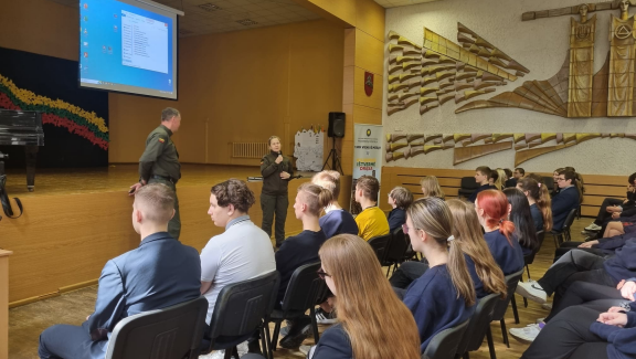 Mokykloje svečiavosi Valstybės sienos apsaugos tarnybos prie Lietuvos Respublikos vidaus reikalų ministerijos Vilniaus pasienio rinktinė atstovai