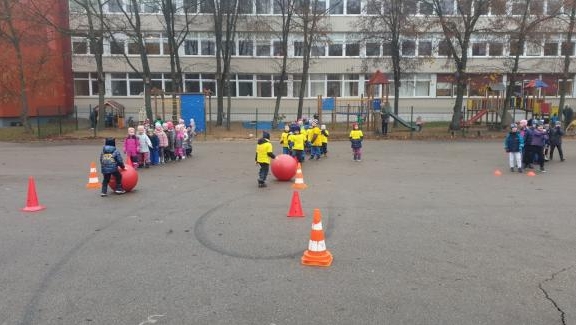 Ikimokyklinio ir priešmokyklinio ugdymo vaikai dalyvavo rudens sporto šventėje