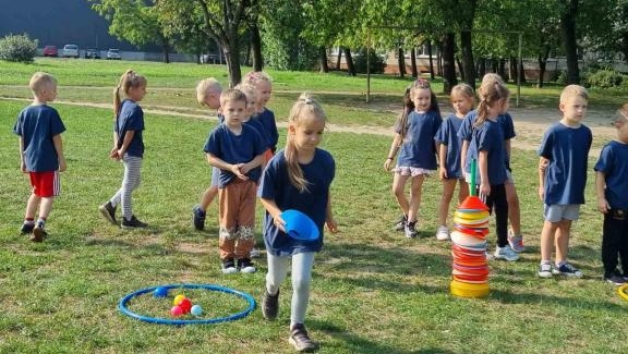 Patys mažiausi mokyklos bendruomenės ugdytiniai atidarė sporto šventę