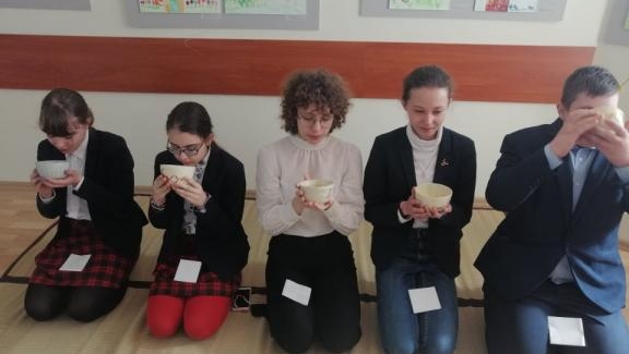 Mokyklos tarybos mokiniai dalyvavo KŠIC Japonų arbatos gėrimo ceremonijoje