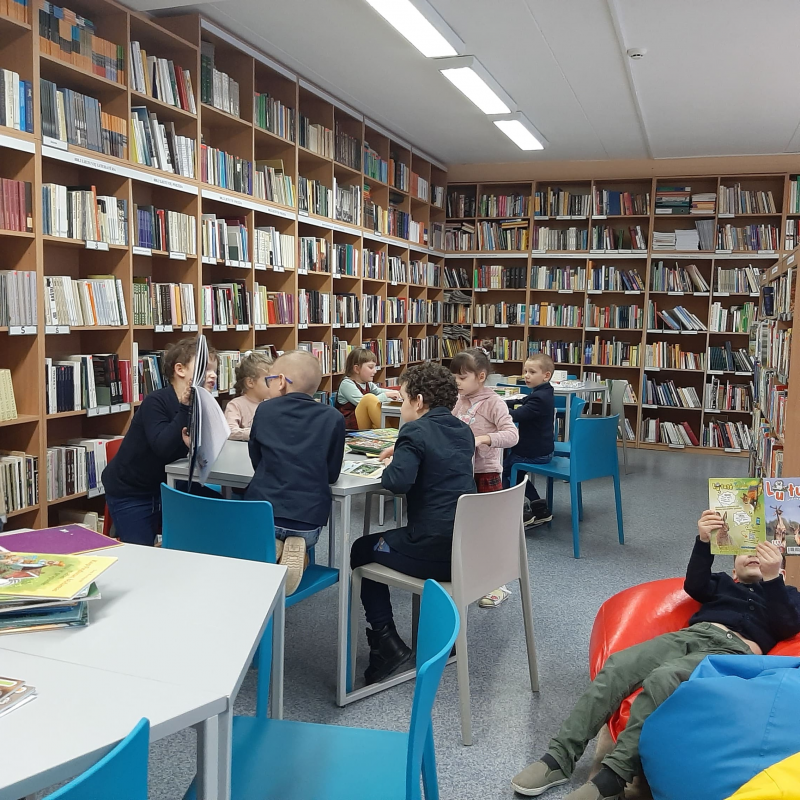 1D klasės mokiniai lankėsi mokyklos bibliotekoje