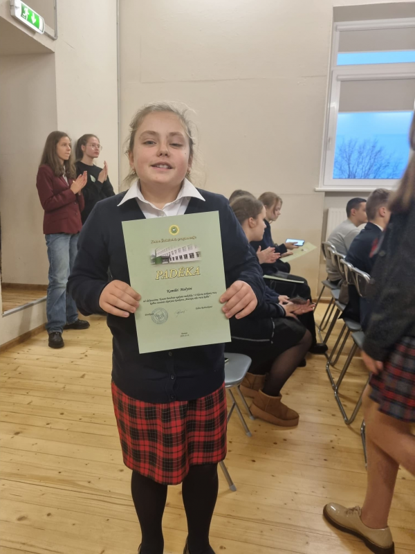 7b klasės mokinė Kamilė Mačytė užėmė pirmąją vietą skaitovų konkurse „Mažųjų eilės rusų kalba“